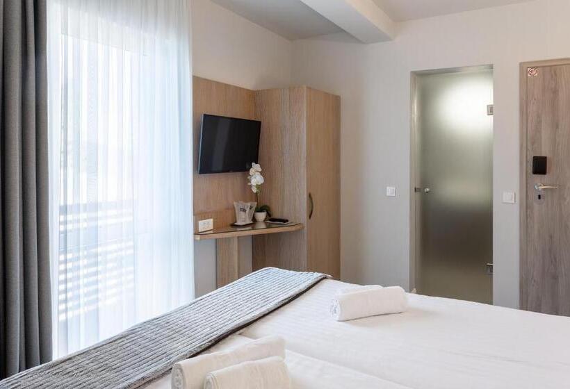 חדר סטנדרט עם מרפסת, Eden 5