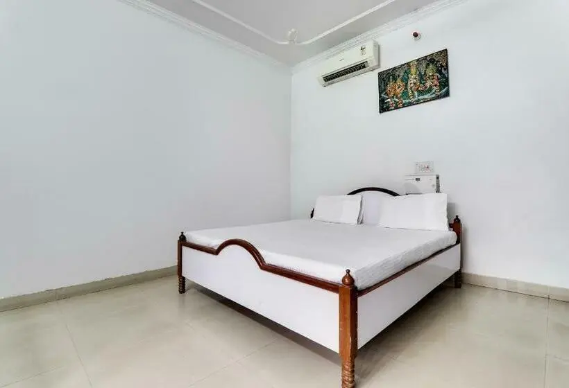 Classic Kolmen Hengen Huone, Spot On 42133 Hanuman Bagh