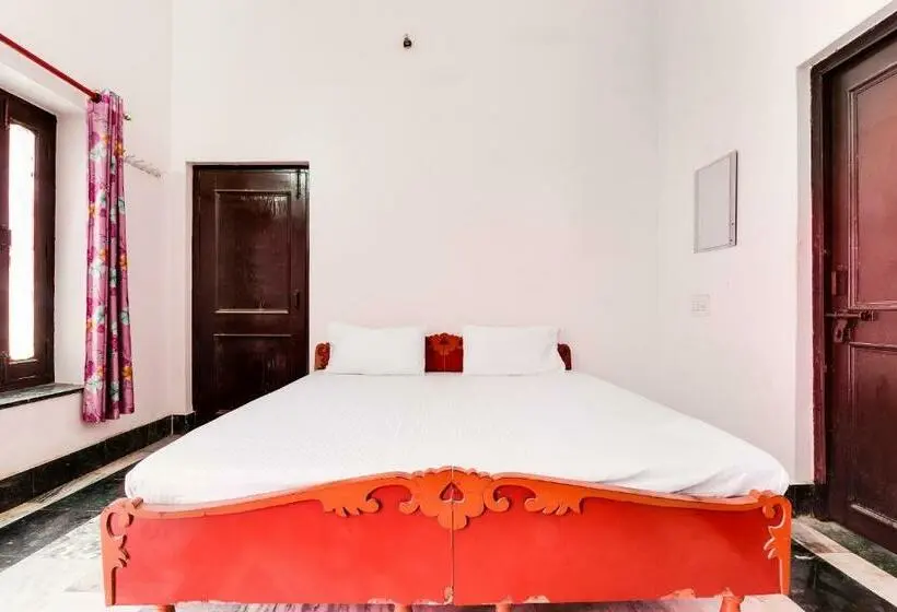 Classic Kolmen Hengen Huone, Spot On 42133 Hanuman Bagh