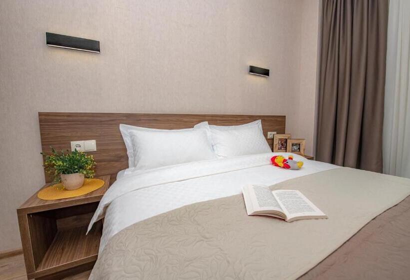 سوییت جونیور, Crystal Resort