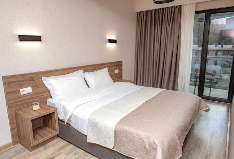 سوییت, Crystal Resort