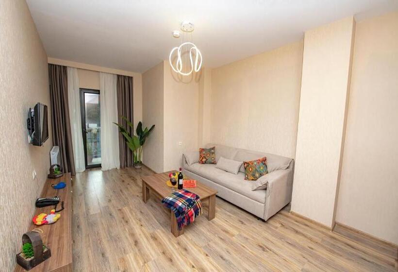 سوییت, Crystal Resort