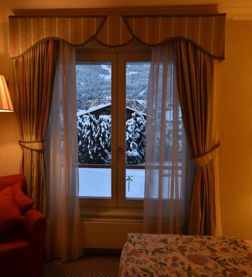 Deluxe Room Mountain View, Grand Hotel Du Golf & Palace