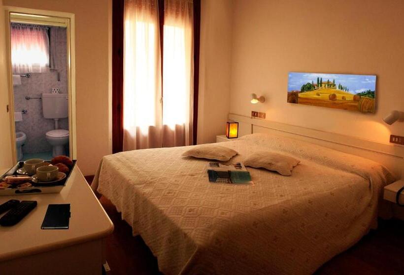 标准单人间, Aggravi