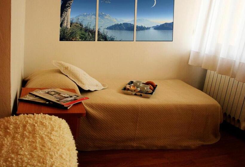 标准三人间, Aggravi