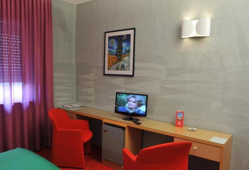 חדר סטנדרט יחיד, Ariane