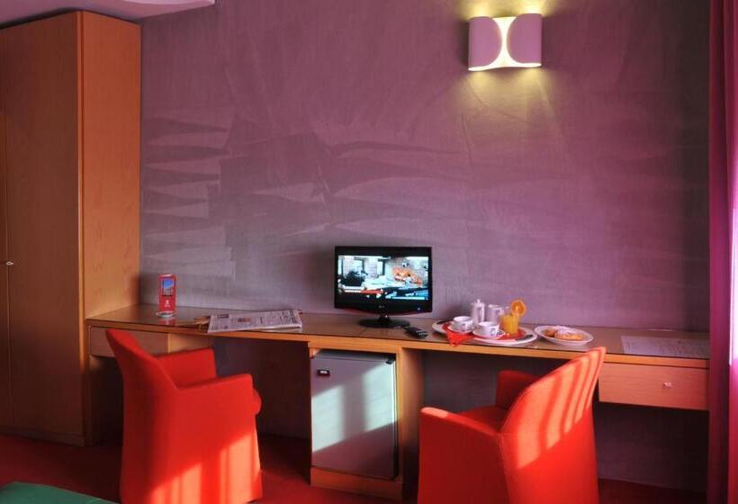 סוויטת ג'וניור, Ariane