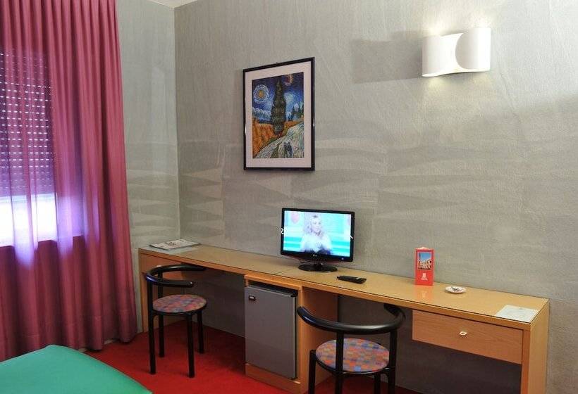 חדר סטנדרט לשלושה, Ariane