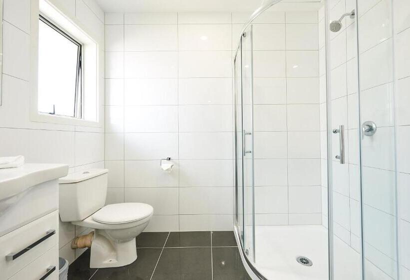 스탠다드 스튜디오, Auckland Airport Lodge