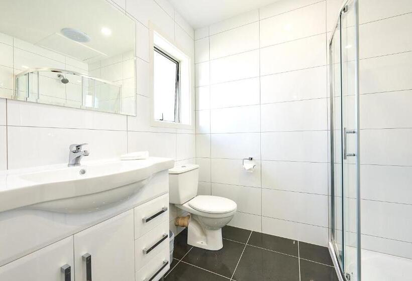 스탠다드 스튜디오, Auckland Airport Lodge