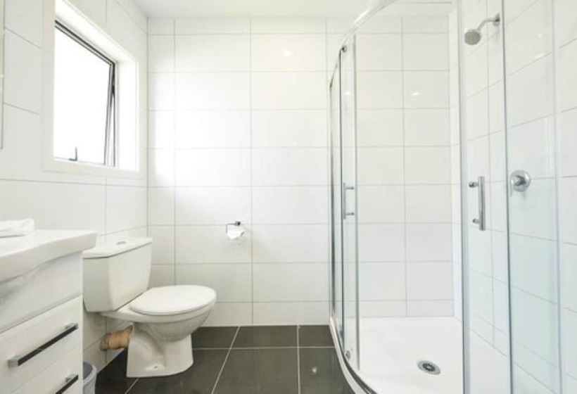 스탠다드 스튜디오, Auckland Airport Lodge