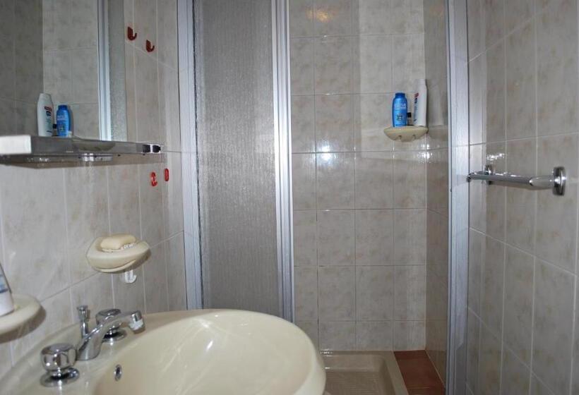 标准三人间, Bellevue