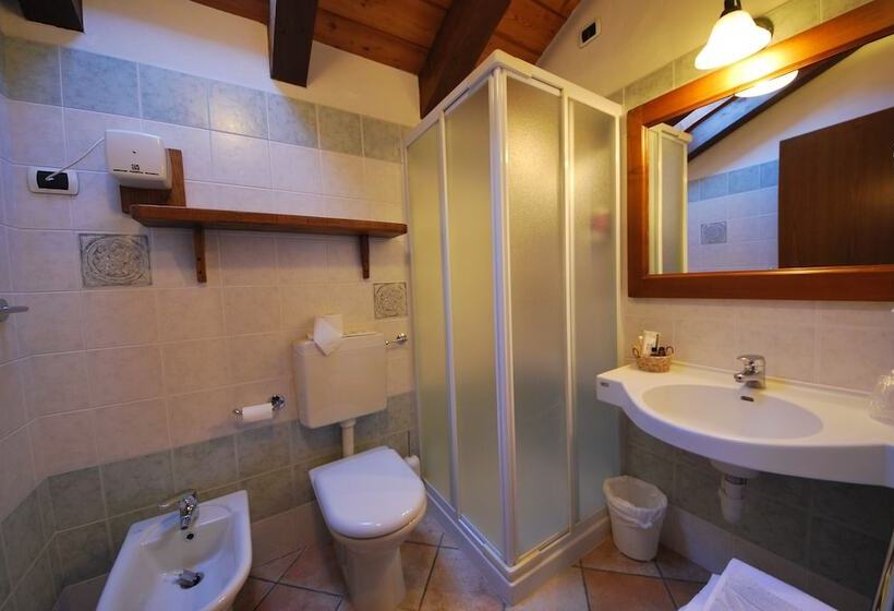 标准三人间, Bellevue