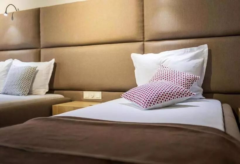 اتاق کلاب, Blvd 7