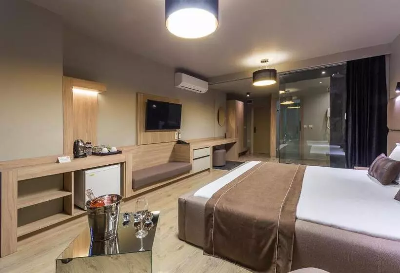 اتاق کلاب, Blvd 7
