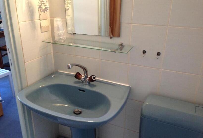 4인용 스탠다드 룸, California