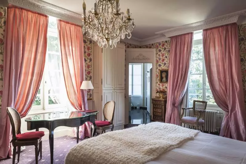 スーペリアールーム, Chateau D Apigne Rennes