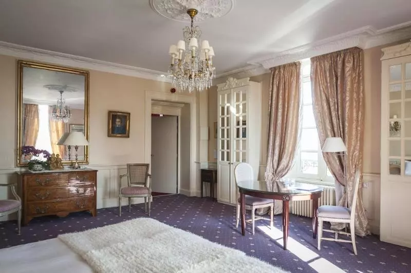 デラックスルーム, Chateau D Apigne Rennes