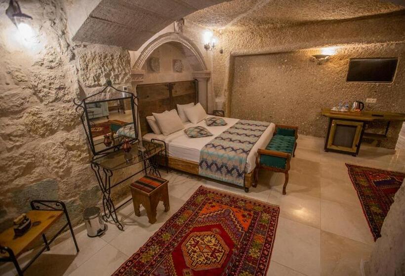 デラックストリプルルーム, Divan Cave House