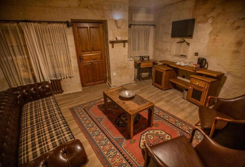 اتاق لوکس خانوادگی, Divan Cave House