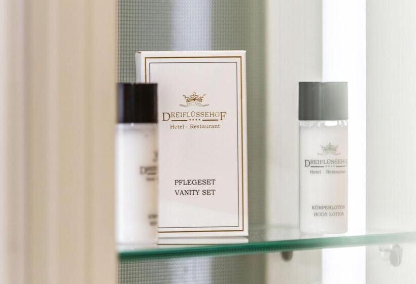 חדר קומפורט, Dreiflüssehof