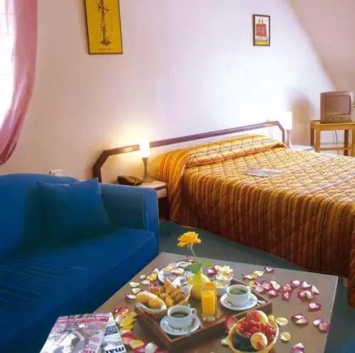 اتاق استاندارد چهار تخته, Hôtel Dupleix   Hyper Centre   Parking Et Garage Gratuit