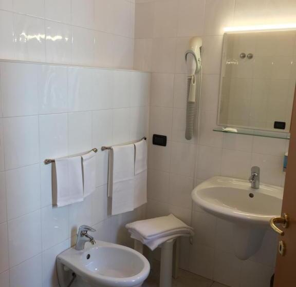 اتاق استاندارد چهار تخته, Euro