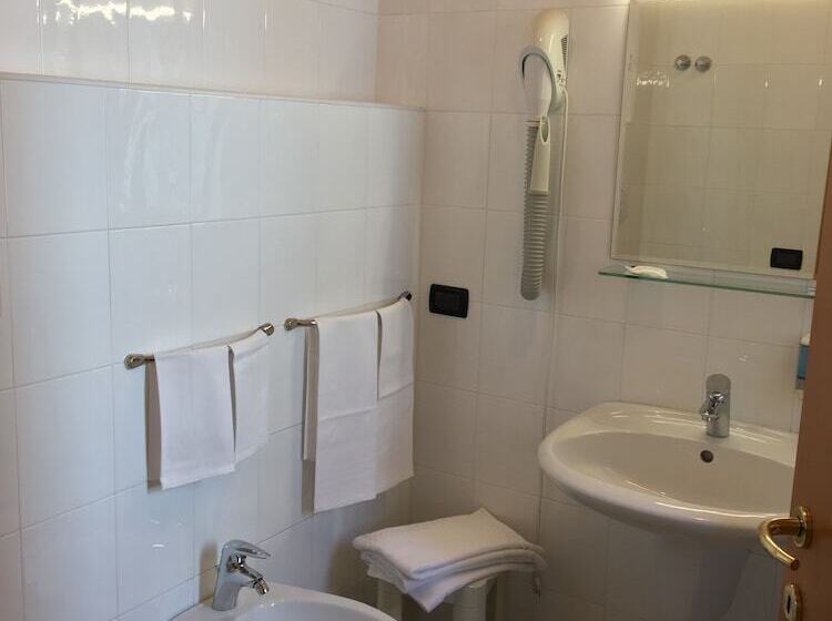 اتاق استاندارد سه نفره, Euro