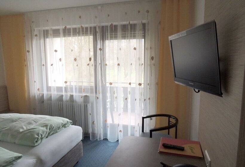 标准三人间, Faxe Schwarzwälder Hof