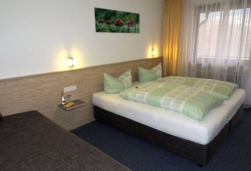 标准三人间, Faxe Schwarzwälder Hof