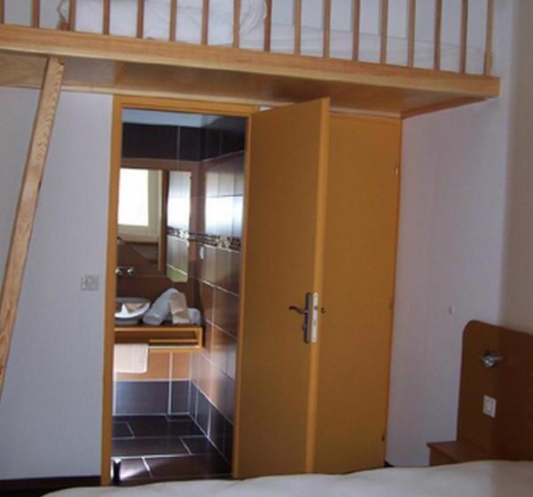 غرفة قياسية ثلاثية, Hôtel Le Richevaux