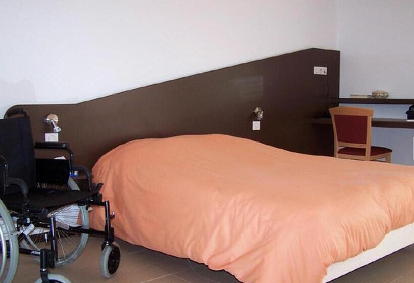 غرفة قياسية ثلاثية, Hôtel Le Richevaux