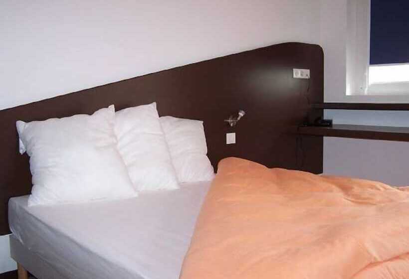 Номер Стандарт Трехместный, Hôtel Le Richevaux