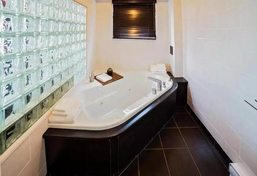 اتاق سوپریور با تخت بزرگ, Hôtel Saint Germain Rimouski