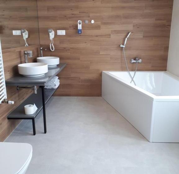 اتاق لوکس, Halo Toruń