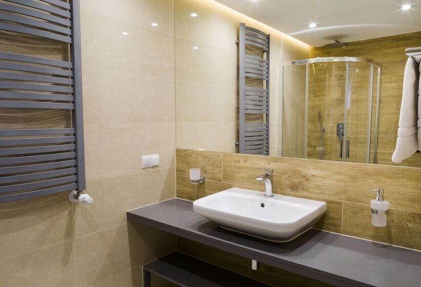 اتاق لوکس, Halo Toruń