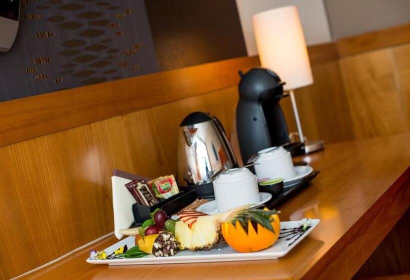 غرفة سوبيريور, Lycium Debrecen