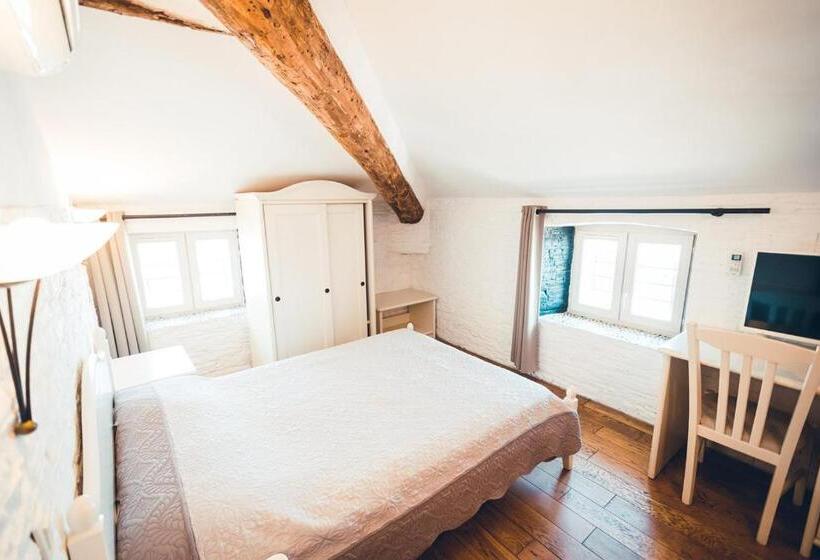 ペントハウスルーム, Marina D'oro