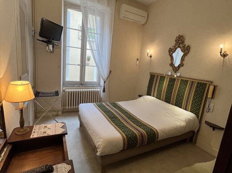 غرفة قياسية, Montsegur