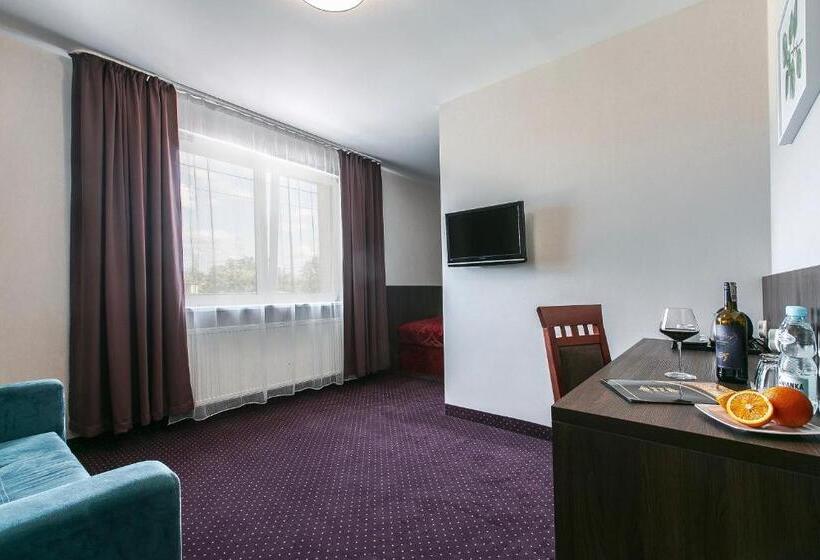 חדר דלוקס, Pod Lipami