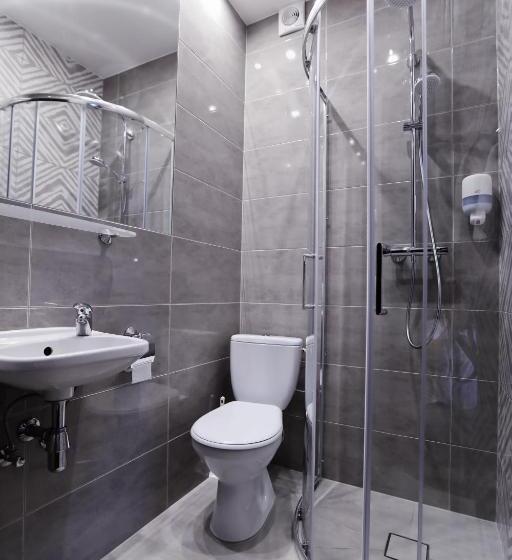 חדר סופריור, Pod Lipami