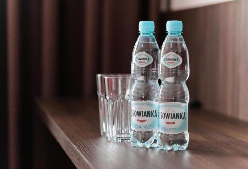 חדר סופריור, Pod Lipami