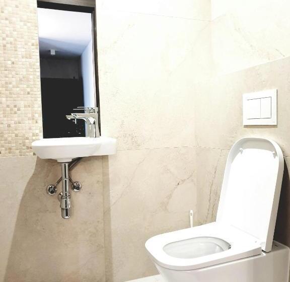 דירת חדר סופריור, Pod Lipami