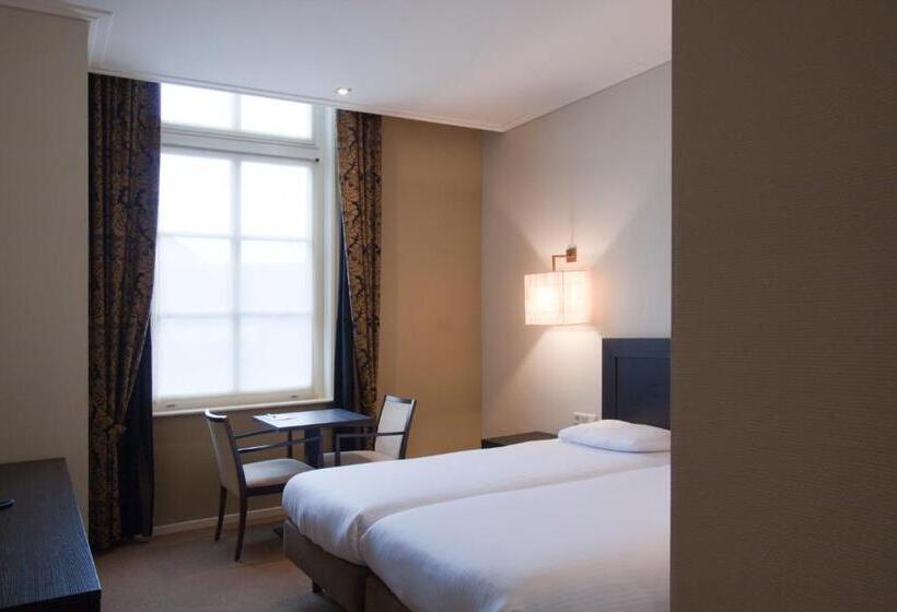 デラックスルーム, Restaurant La Sonnerie