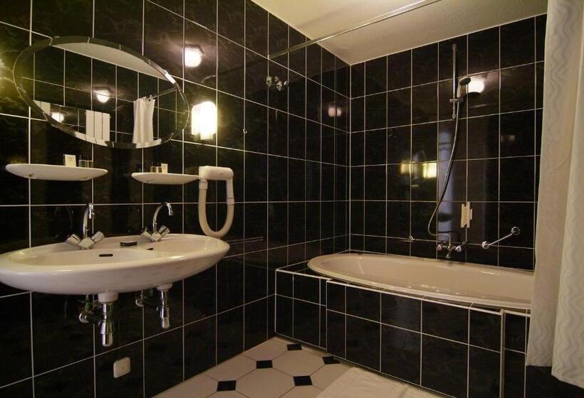 スイート, Restaurant La Sonnerie