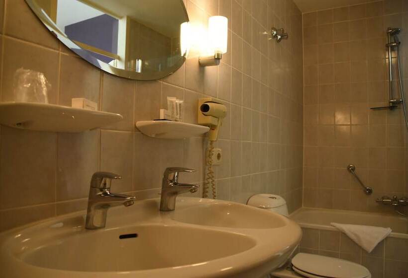 スタンダードルーム, Restaurant La Sonnerie