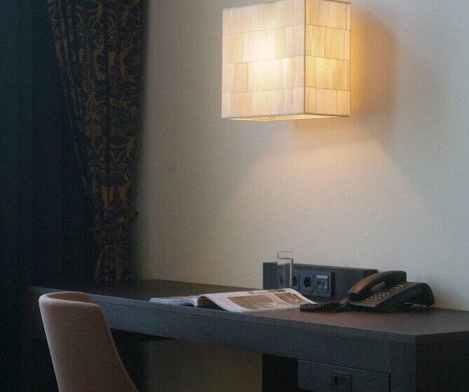 デラックスルーム, Restaurant La Sonnerie