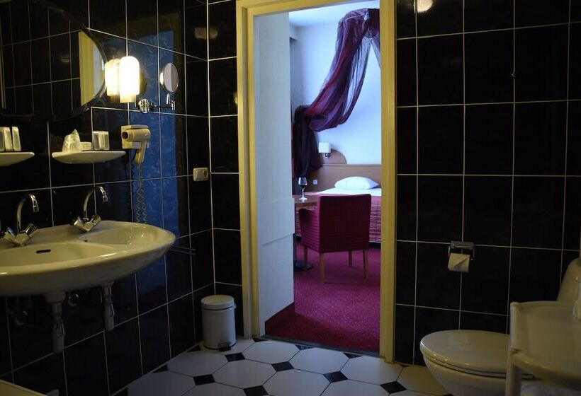 スイート, Restaurant La Sonnerie