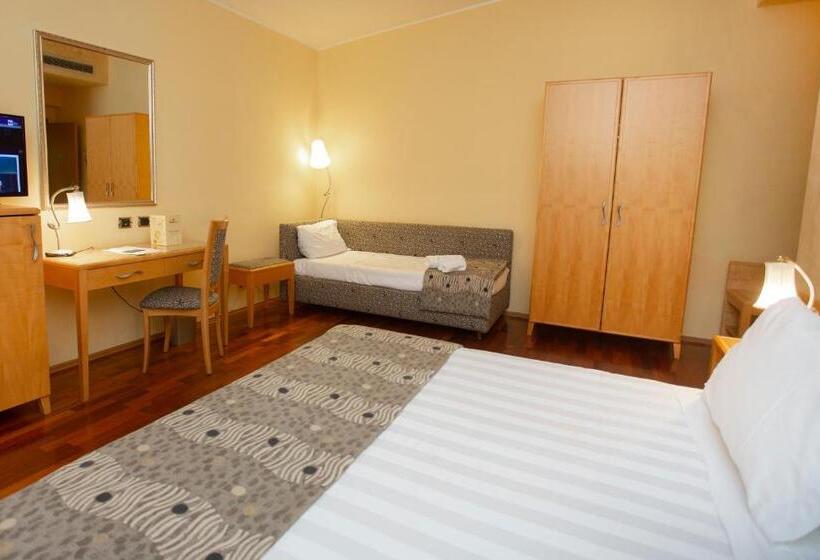 디럭스 트리플 룸, Riviera