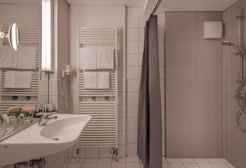 חדר סופריור, The Yard Bad Honnef